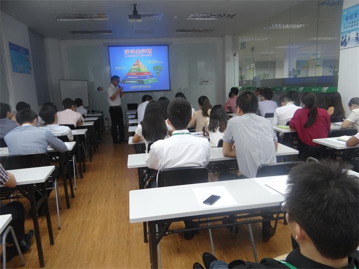 我司开展"怎样开早会"培训讲座